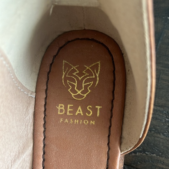 Beast Fashion Women's Lotus Slip On Open Toe Side Cut Out Sandals - Picture 4 of 9